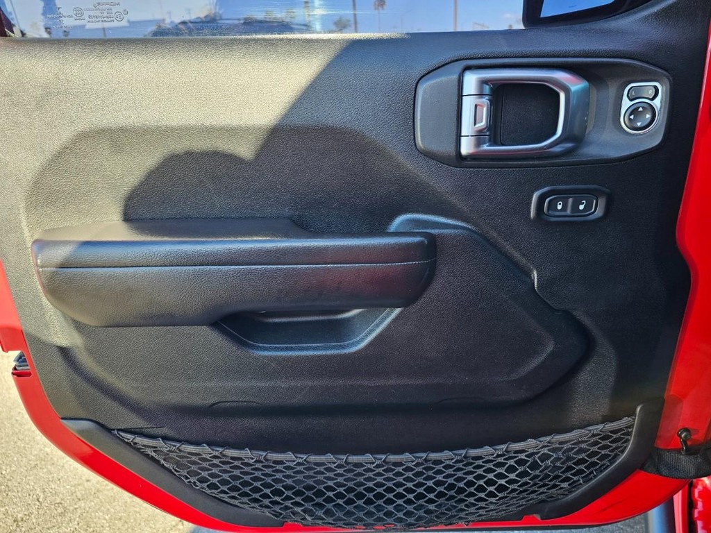 Jeep Gladiator Vehicle Full-screen Gallery Image 22