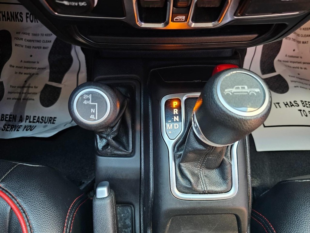 Jeep Gladiator Vehicle Full-screen Gallery Image 28