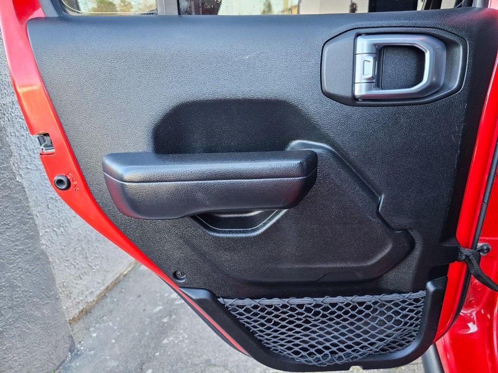 Jeep Gladiator Vehicle Full-screen Gallery Image 30