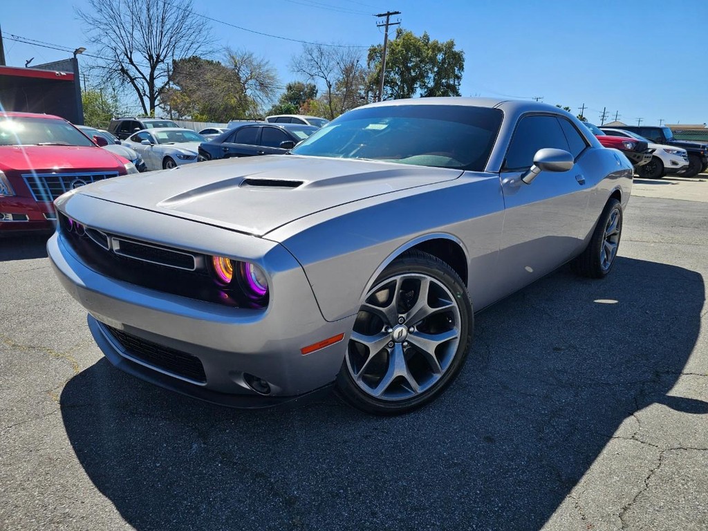 Dodge Challenger Vehicle Full-screen Gallery Image 2