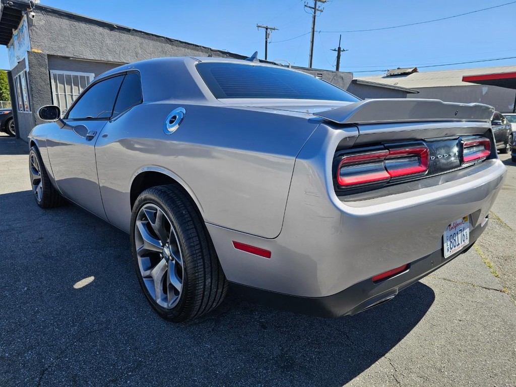 Dodge Challenger Vehicle Full-screen Gallery Image 4