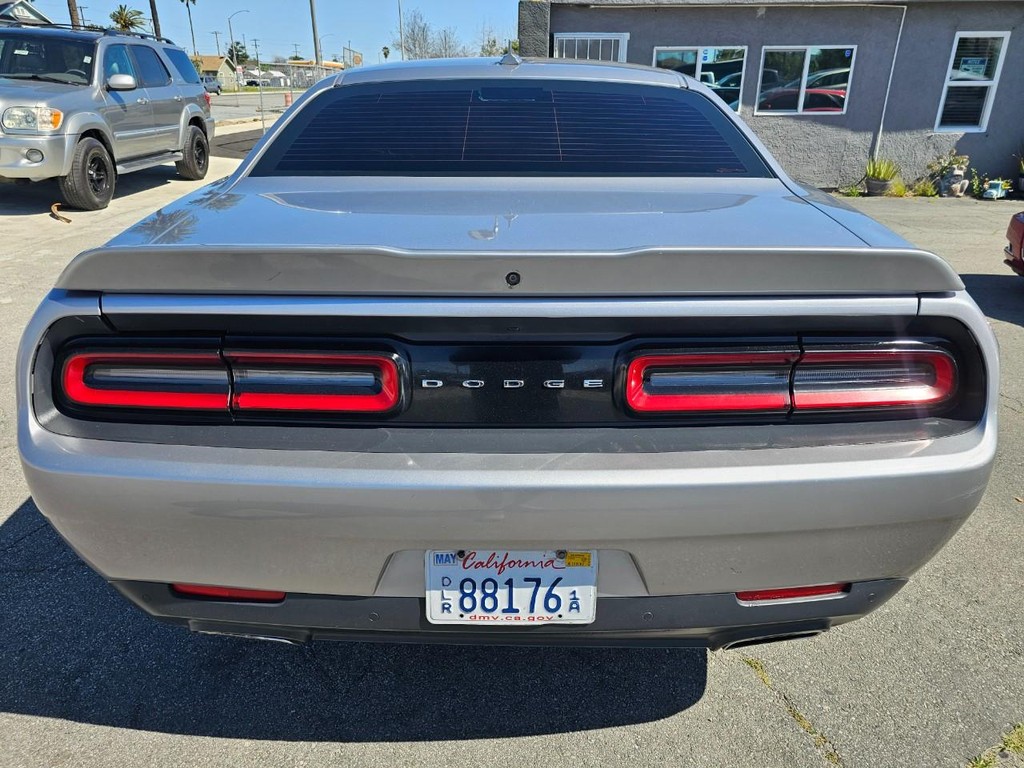 Dodge Challenger Vehicle Full-screen Gallery Image 5