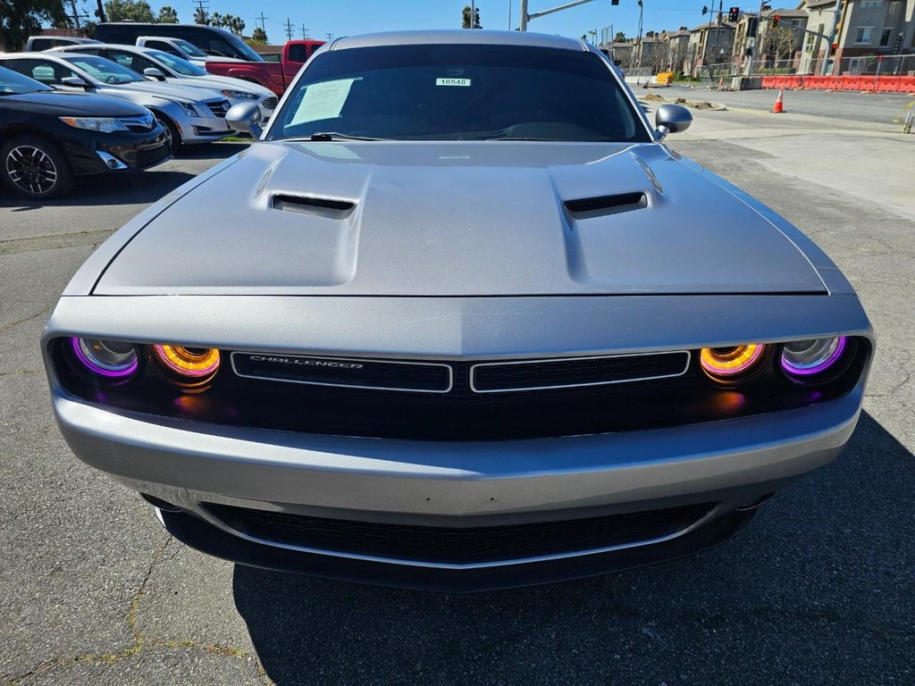 Dodge Challenger Vehicle Full-screen Gallery Image 9
