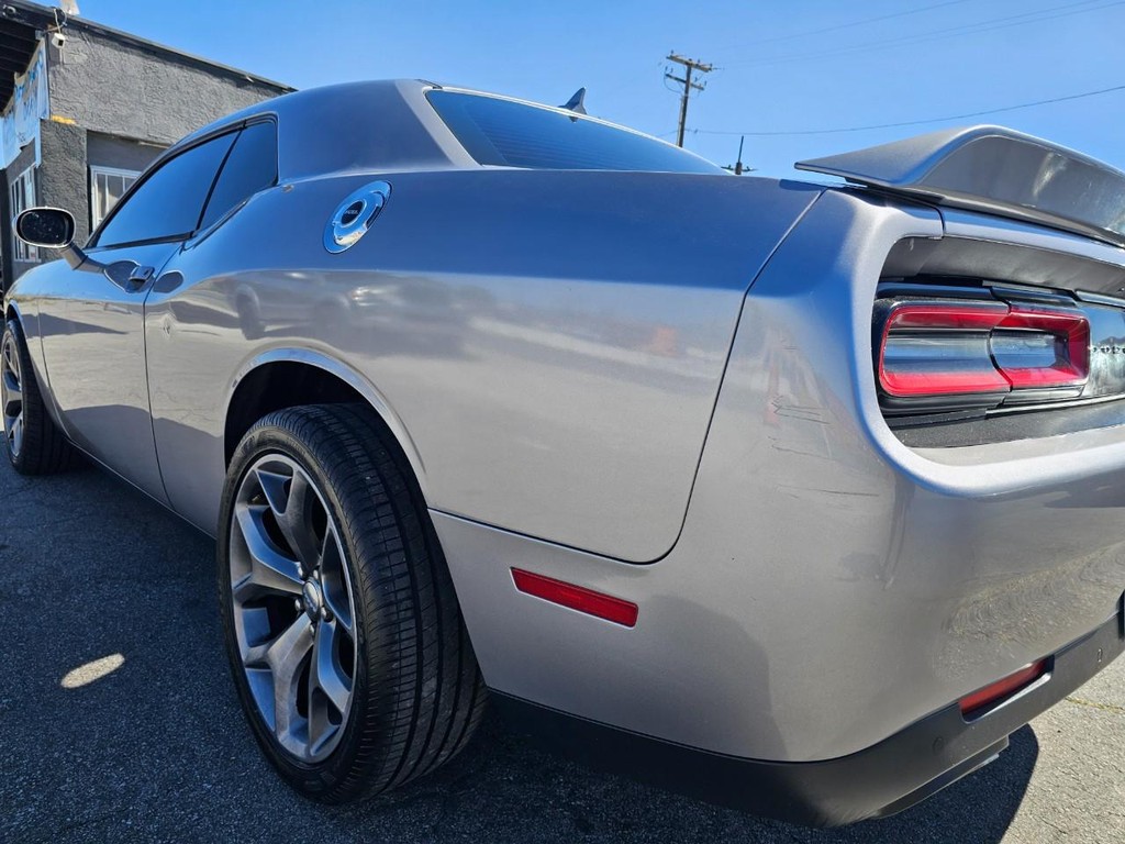 Dodge Challenger Vehicle Full-screen Gallery Image 12