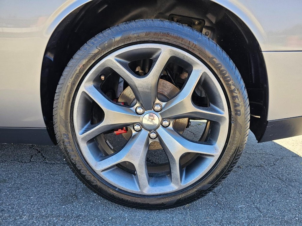 Dodge Challenger Vehicle Full-screen Gallery Image 15