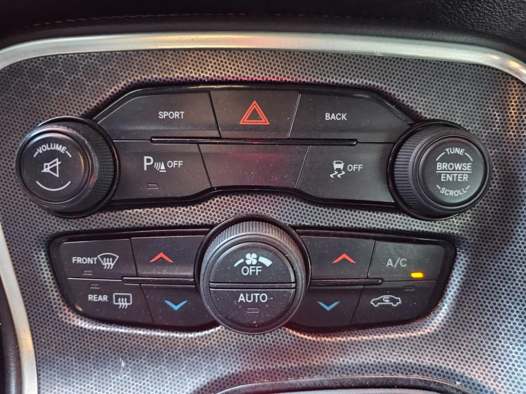 Dodge Challenger Vehicle Full-screen Gallery Image 22