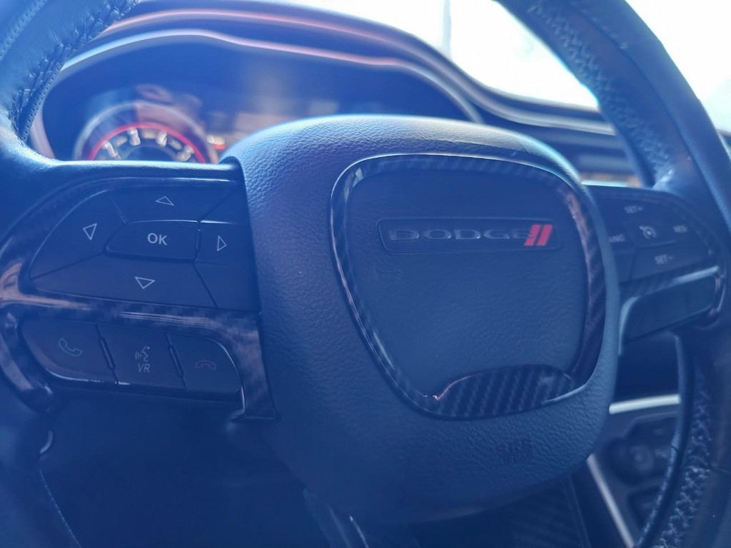 Dodge Challenger Vehicle Full-screen Gallery Image 25