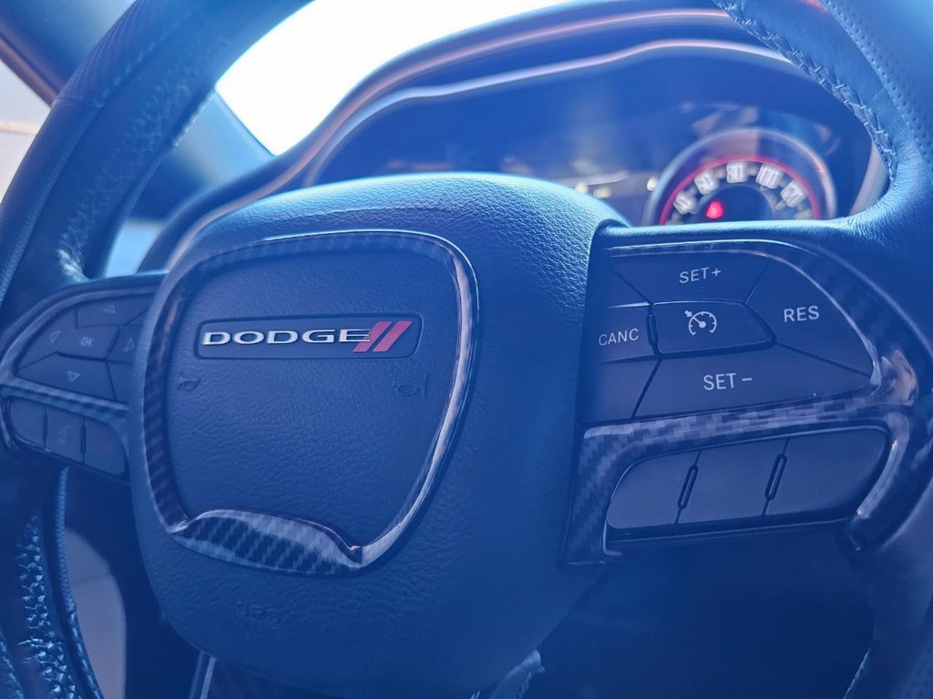 Dodge Challenger Vehicle Full-screen Gallery Image 26