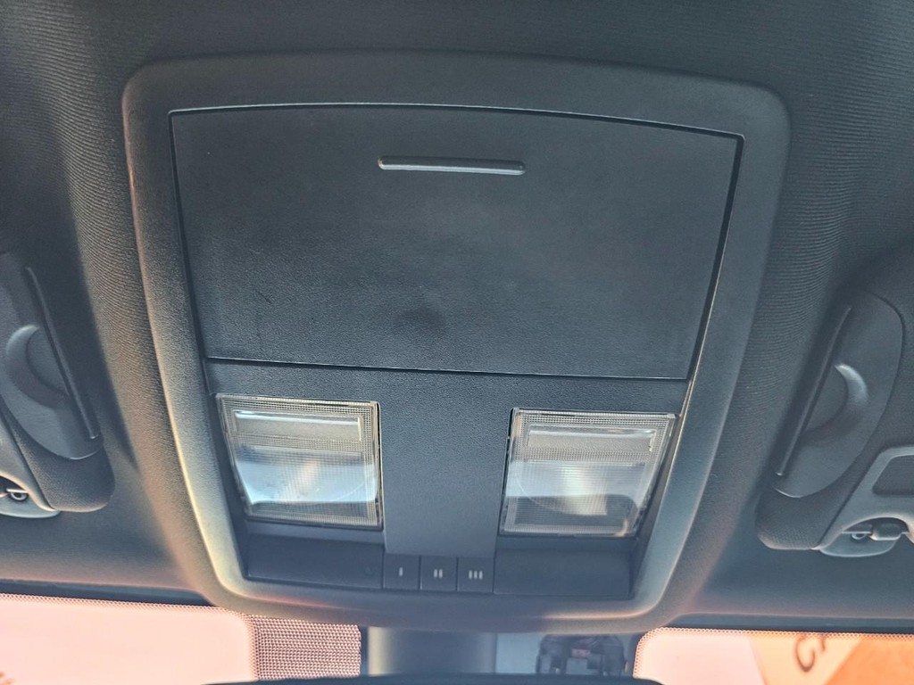 Dodge Challenger Vehicle Full-screen Gallery Image 30