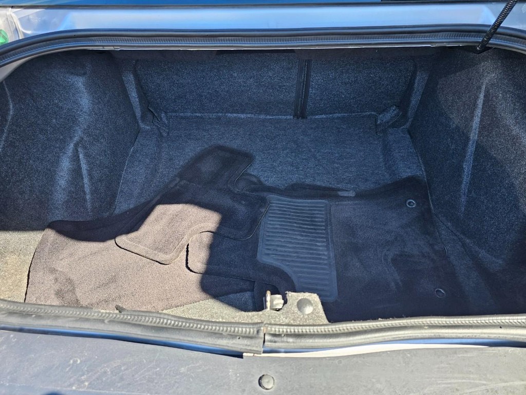 Dodge Challenger Vehicle Full-screen Gallery Image 31