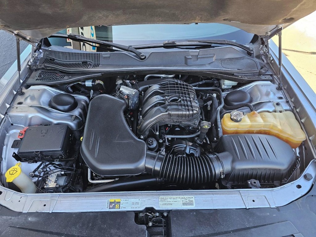 Dodge Challenger Vehicle Full-screen Gallery Image 32