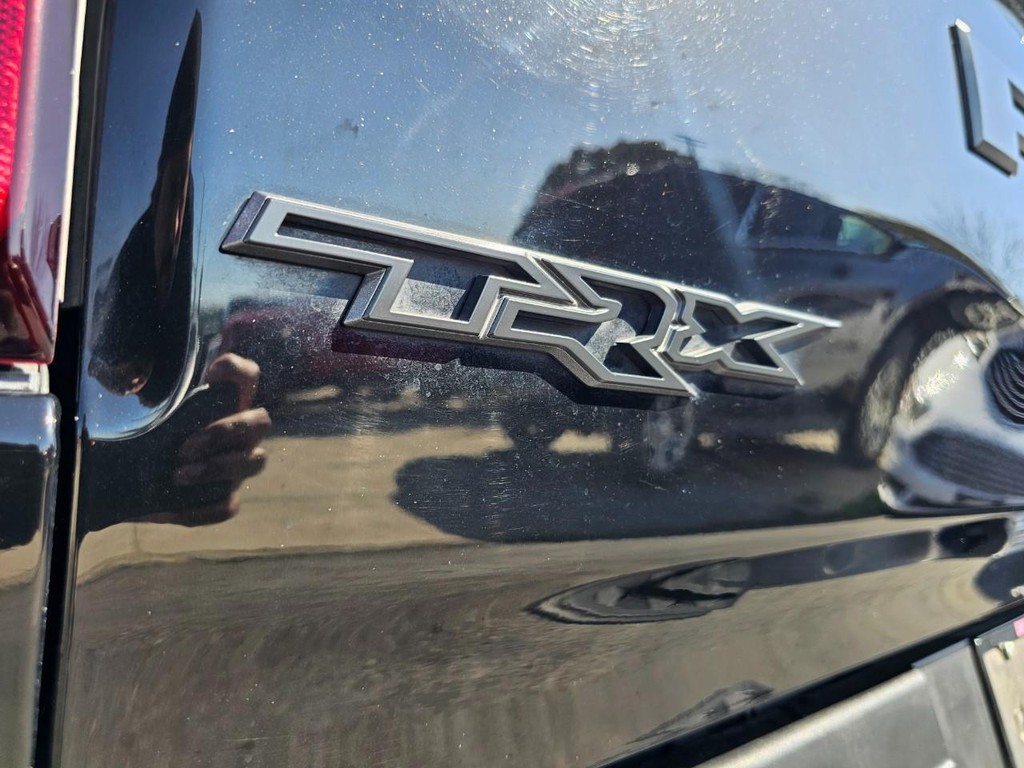 Ram 1500 Vehicle Full-screen Gallery Image 17