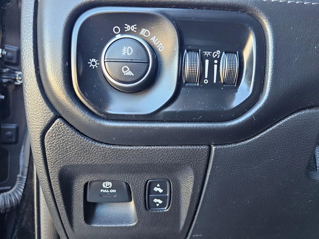 Ram 1500 Vehicle Full-screen Gallery Image 27