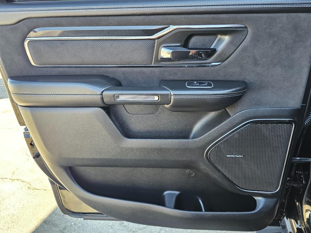 Ram 1500 Vehicle Full-screen Gallery Image 37