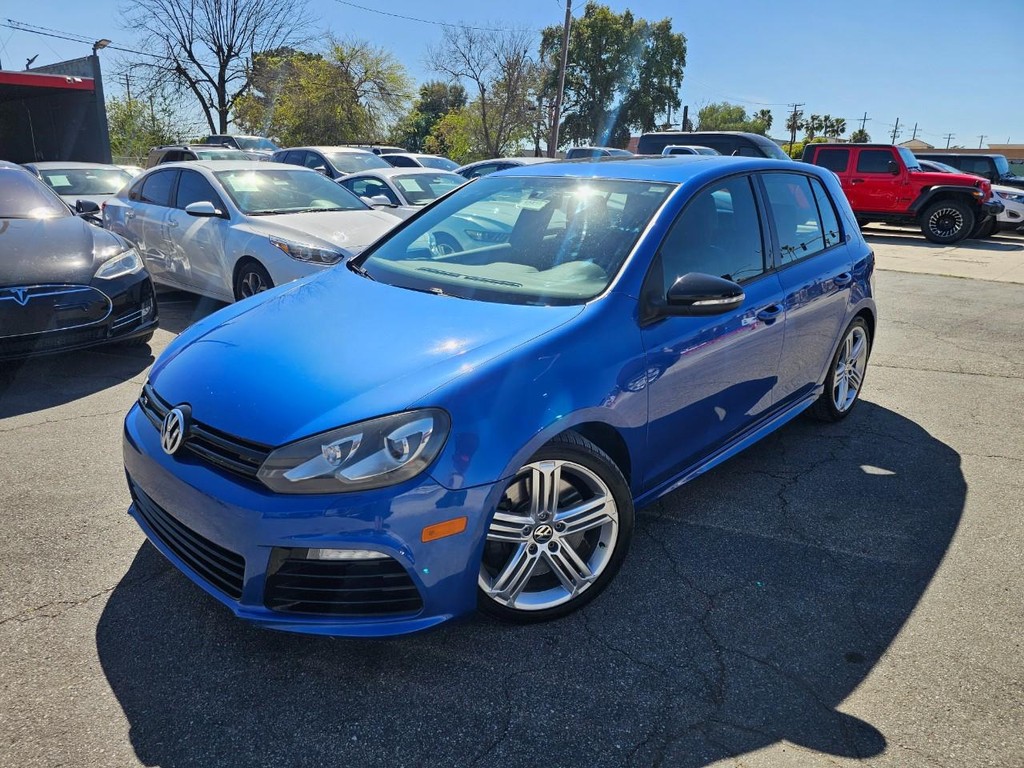 Volkswagen Golf R Vehicle Full-screen Gallery Image 2