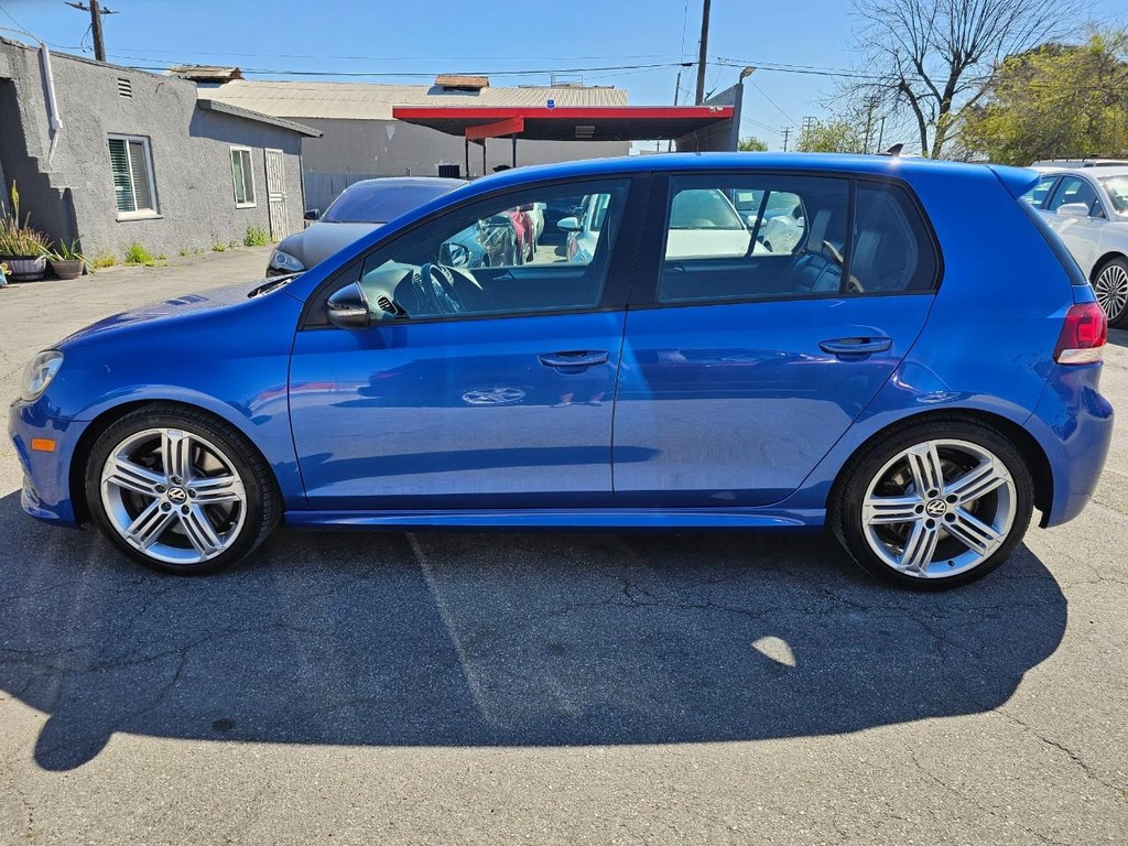 Volkswagen Golf R Vehicle Full-screen Gallery Image 3