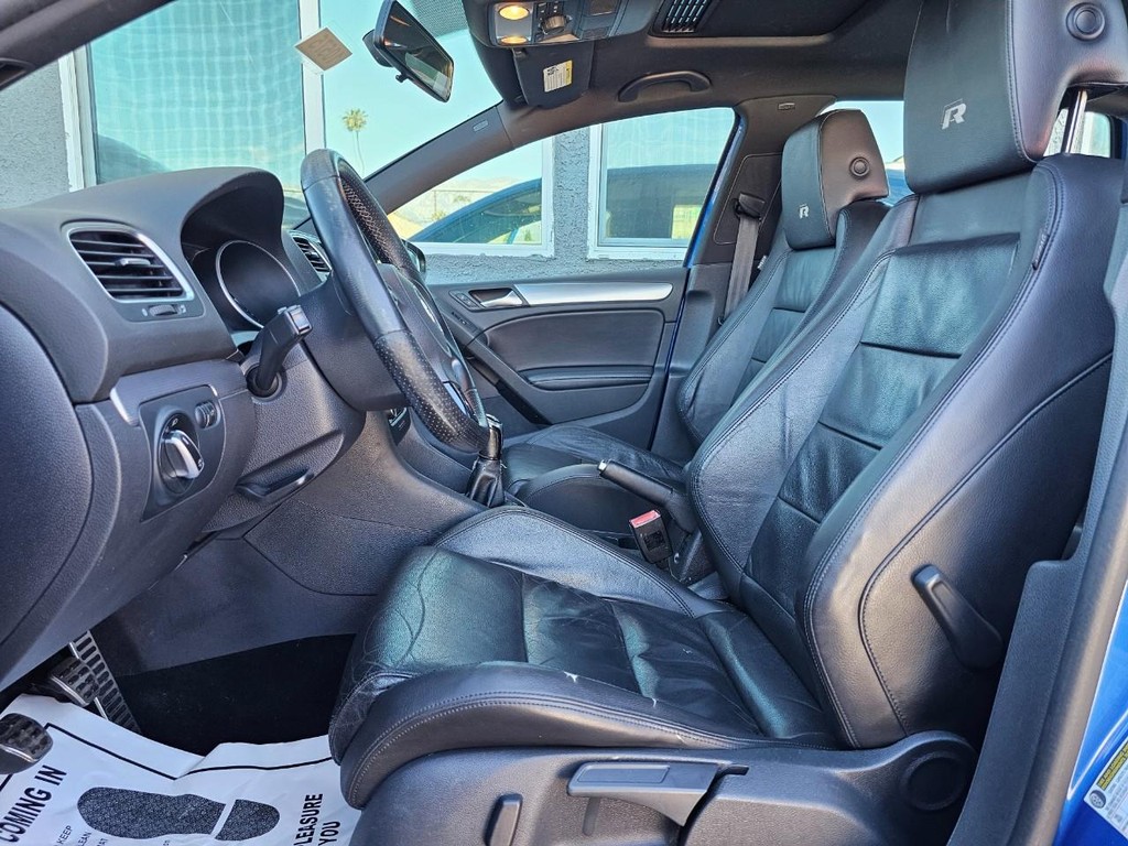 Volkswagen Golf R Vehicle Full-screen Gallery Image 18