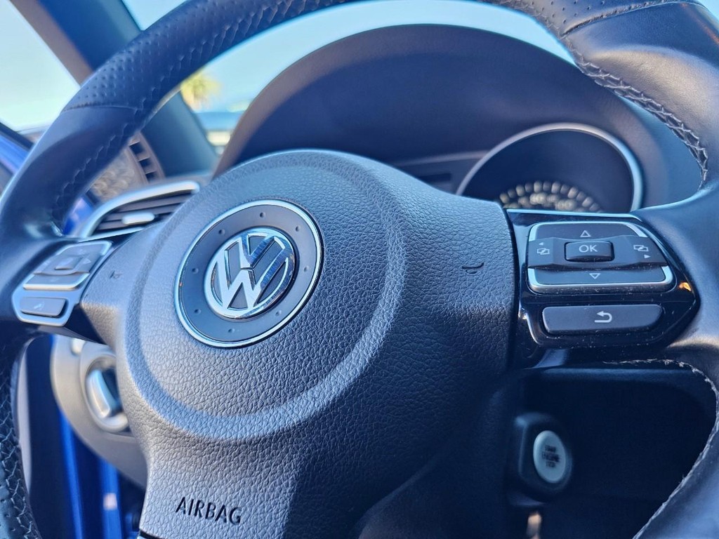 Volkswagen Golf R Vehicle Full-screen Gallery Image 21