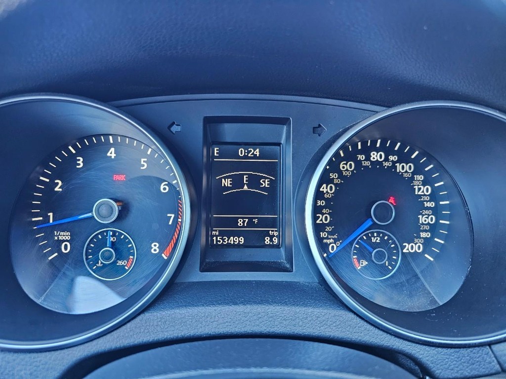 Volkswagen Golf R Vehicle Full-screen Gallery Image 22