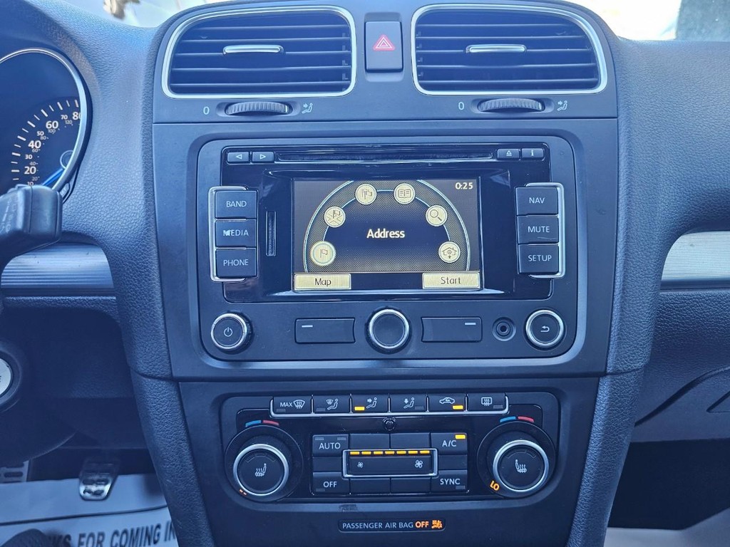 Volkswagen Golf R Vehicle Full-screen Gallery Image 23