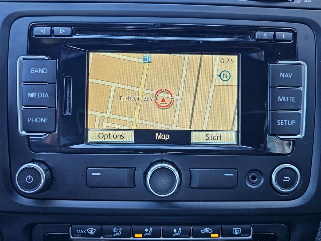 Volkswagen Golf R Vehicle Full-screen Gallery Image 24