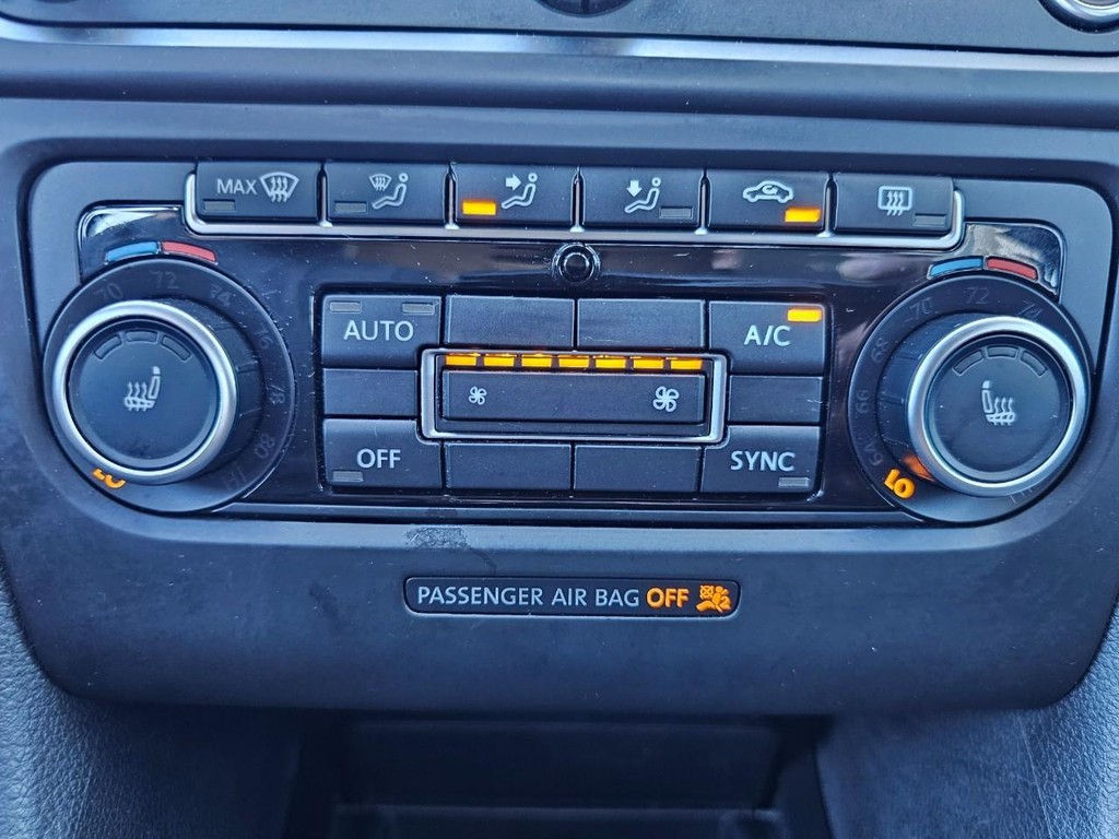 Volkswagen Golf R Vehicle Full-screen Gallery Image 25