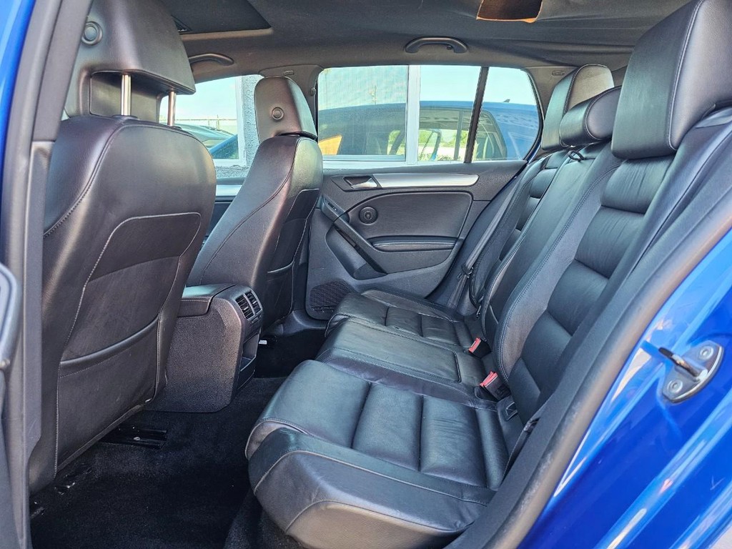 Volkswagen Golf R Vehicle Full-screen Gallery Image 28