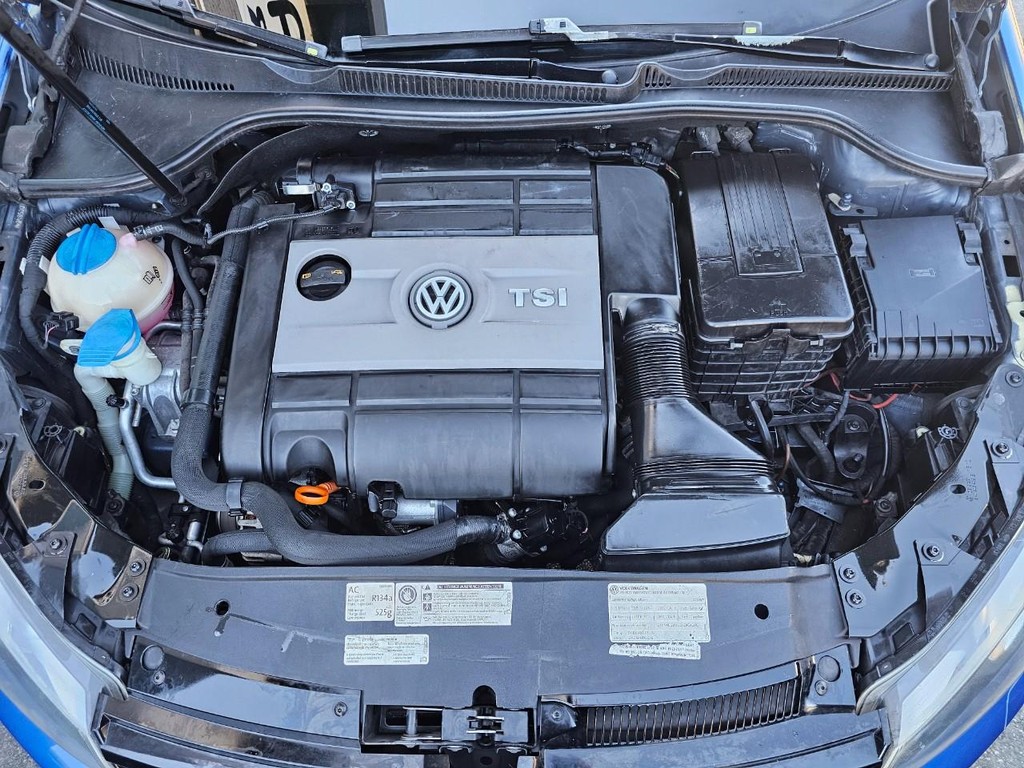 Volkswagen Golf R Vehicle Full-screen Gallery Image 38