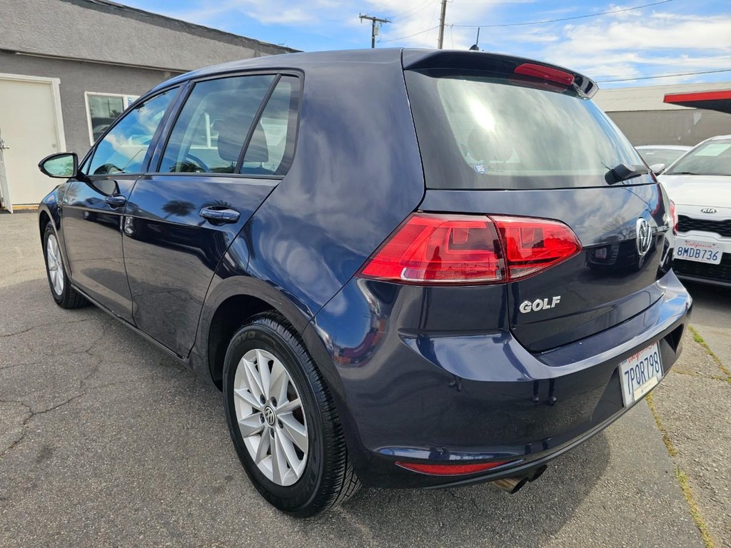 Volkswagen Golf Vehicle Full-screen Gallery Image 3