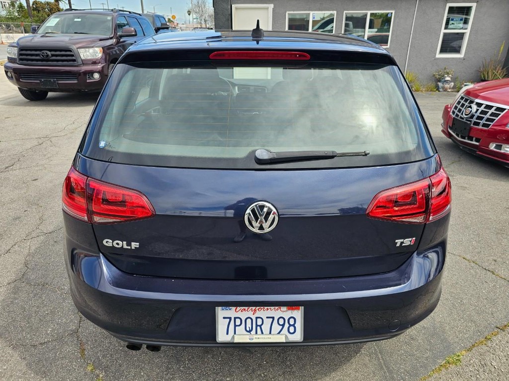 Volkswagen Golf Vehicle Full-screen Gallery Image 4