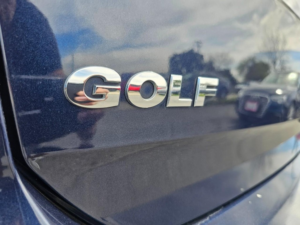 Volkswagen Golf Vehicle Full-screen Gallery Image 14