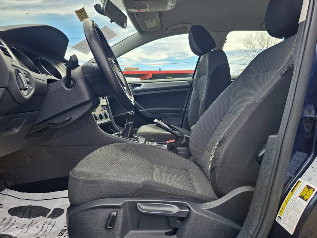 Volkswagen Golf Vehicle Full-screen Gallery Image 17