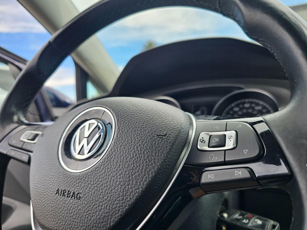 Volkswagen Golf Vehicle Full-screen Gallery Image 20