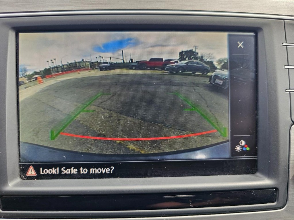 Volkswagen Golf Vehicle Full-screen Gallery Image 23