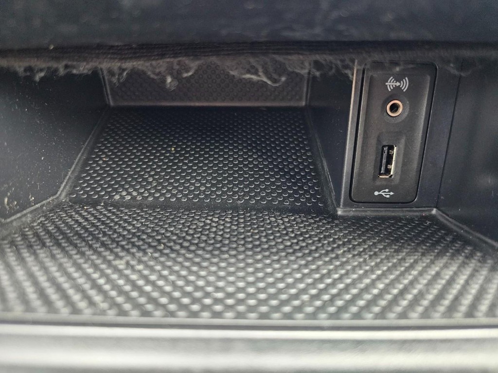 Volkswagen Golf Vehicle Full-screen Gallery Image 24