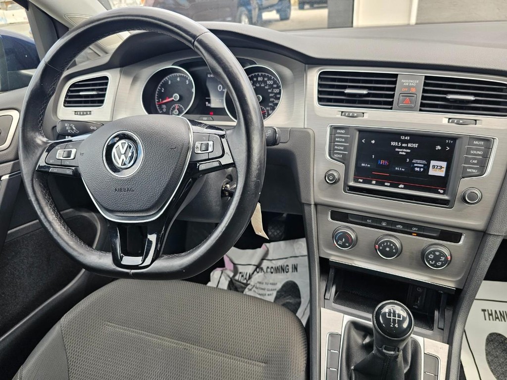 Volkswagen Golf Vehicle Full-screen Gallery Image 30