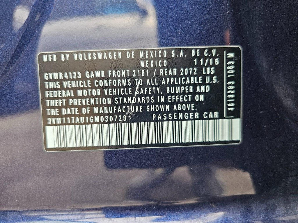 Volkswagen Golf Vehicle Full-screen Gallery Image 37