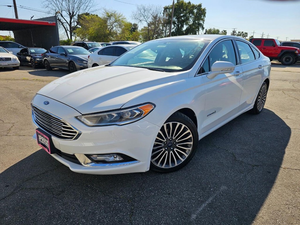 Ford Fusion Hybrid Vehicle Full-screen Gallery Image 2