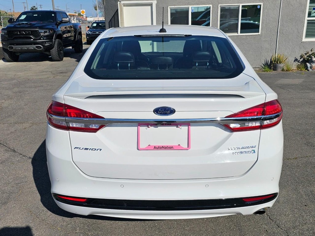 Ford Fusion Hybrid Vehicle Full-screen Gallery Image 5