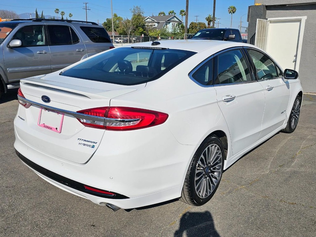 Ford Fusion Hybrid Vehicle Full-screen Gallery Image 6