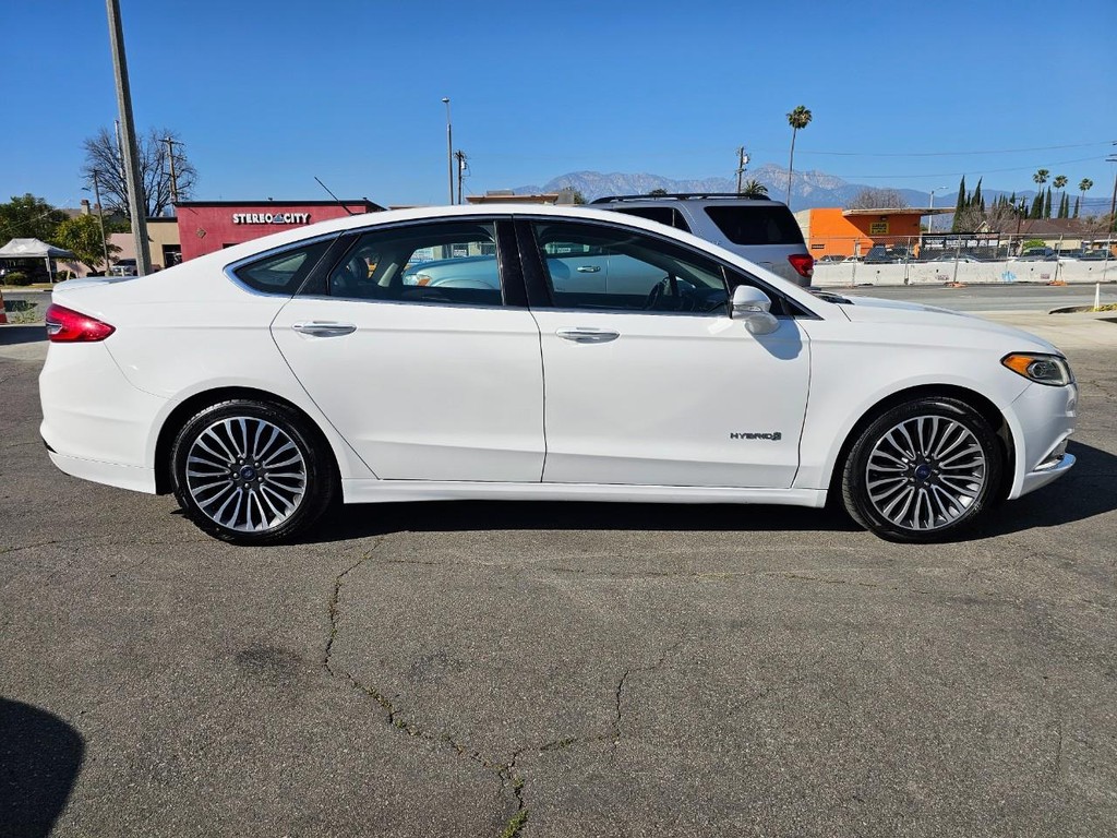 Ford Fusion Hybrid Vehicle Full-screen Gallery Image 7