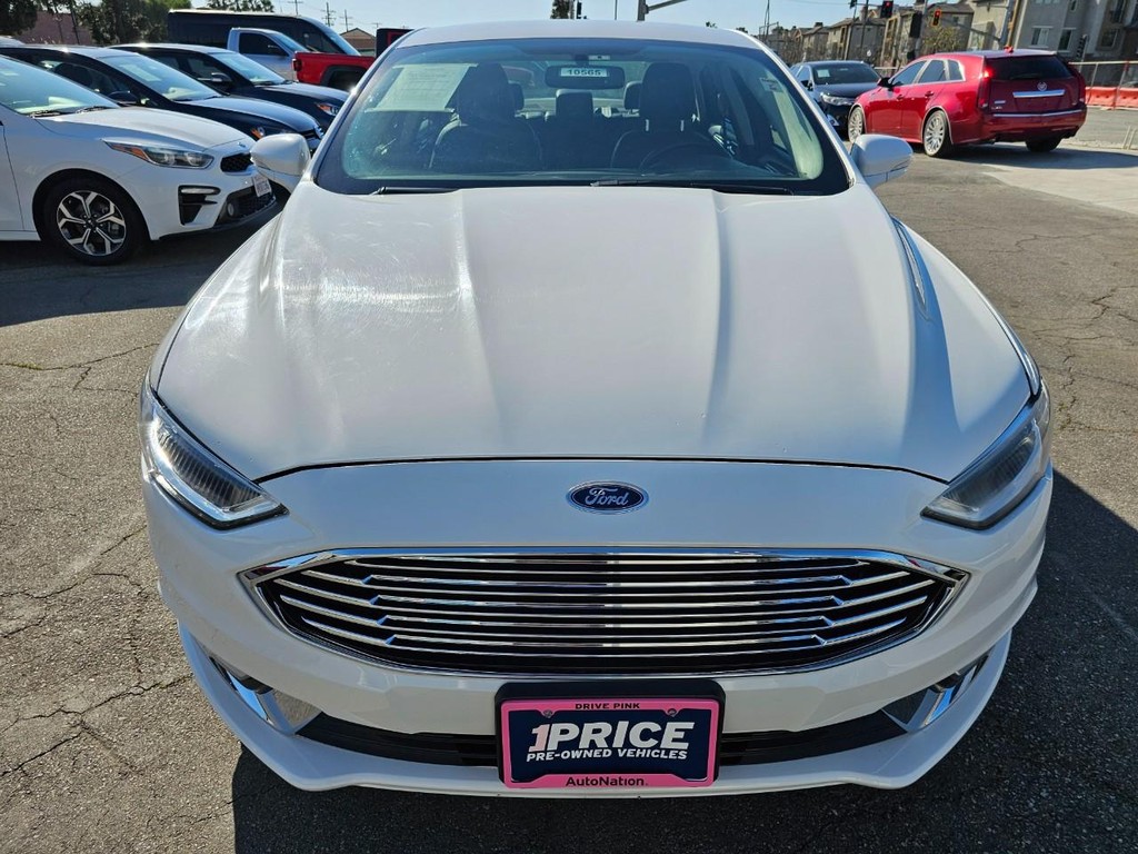 Ford Fusion Hybrid Vehicle Full-screen Gallery Image 9