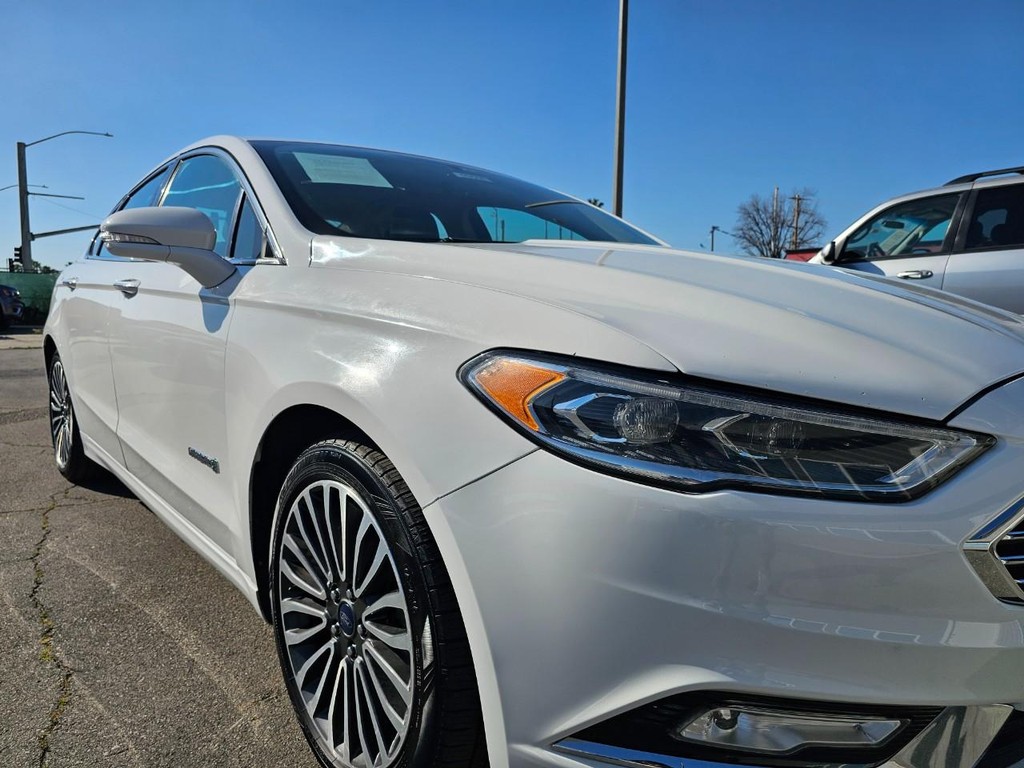 Ford Fusion Hybrid Vehicle Full-screen Gallery Image 10
