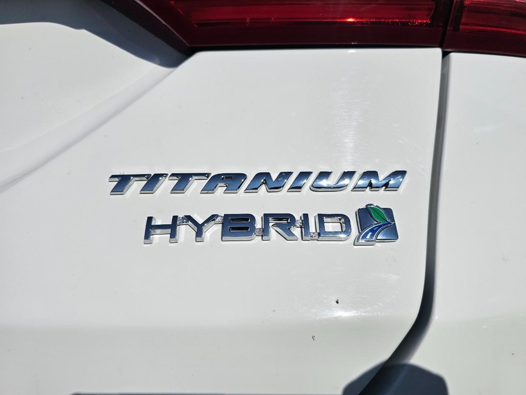 Ford Fusion Hybrid Vehicle Full-screen Gallery Image 14