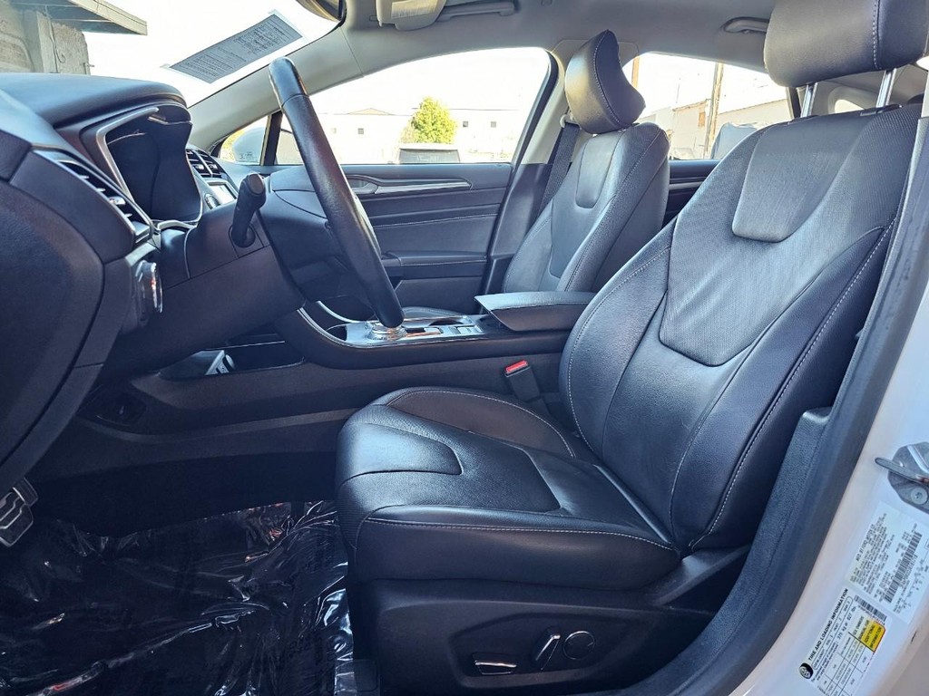 Ford Fusion Hybrid Vehicle Full-screen Gallery Image 18