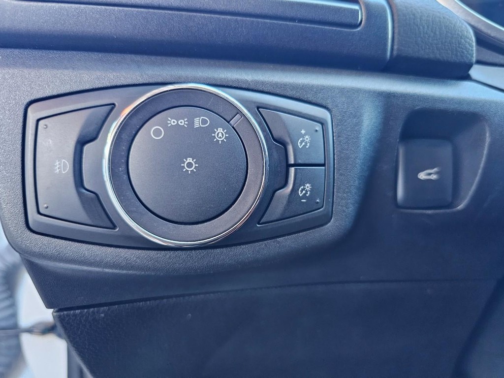 Ford Fusion Hybrid Vehicle Full-screen Gallery Image 19