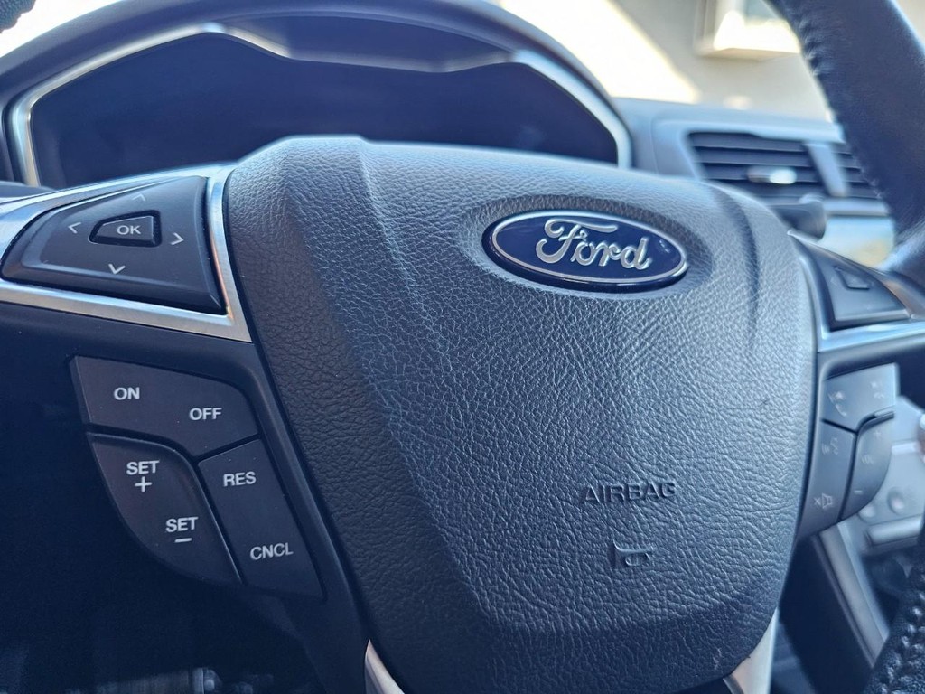 Ford Fusion Hybrid Vehicle Full-screen Gallery Image 20