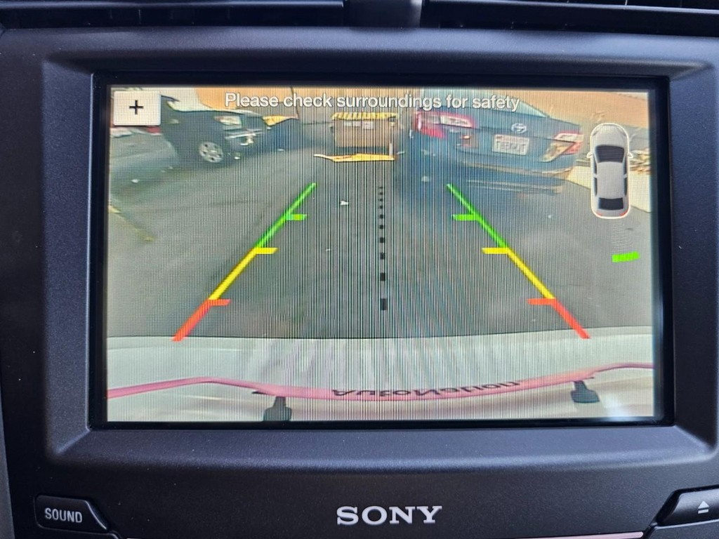 Ford Fusion Hybrid Vehicle Full-screen Gallery Image 24