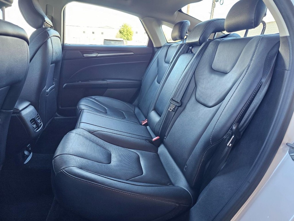 Ford Fusion Hybrid Vehicle Full-screen Gallery Image 27