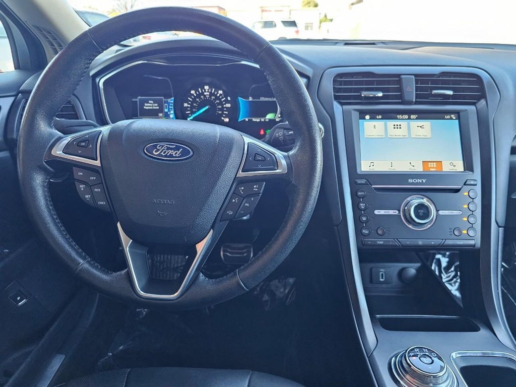 Ford Fusion Hybrid Vehicle Full-screen Gallery Image 29